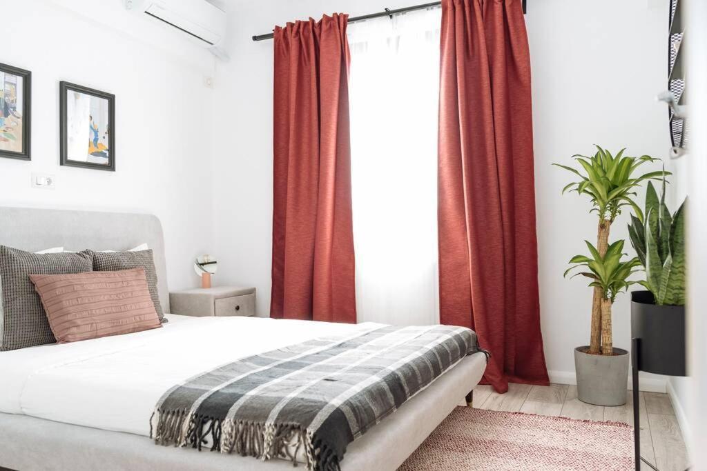 Sunny 2Br Flat - Old Town View Apartment Букурещ Екстериор снимка