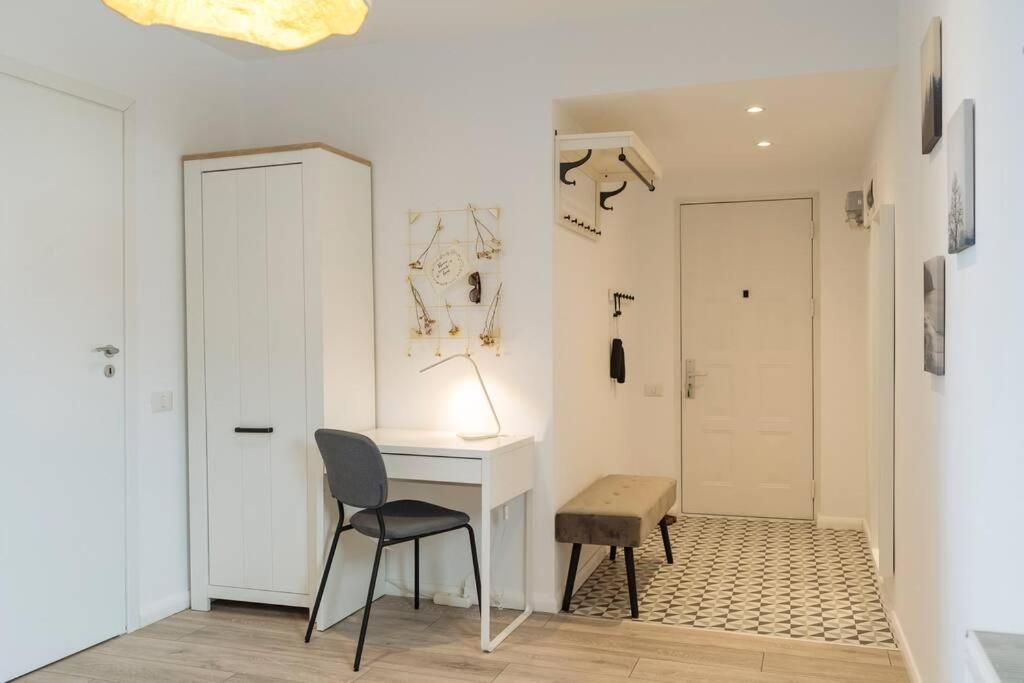 Sunny 2Br Flat - Old Town View Apartment Букурещ Екстериор снимка