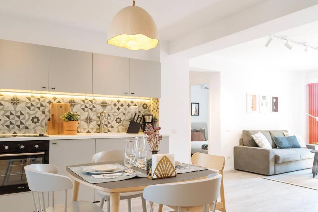 Sunny 2Br Flat - Old Town View Apartment Букурещ Екстериор снимка