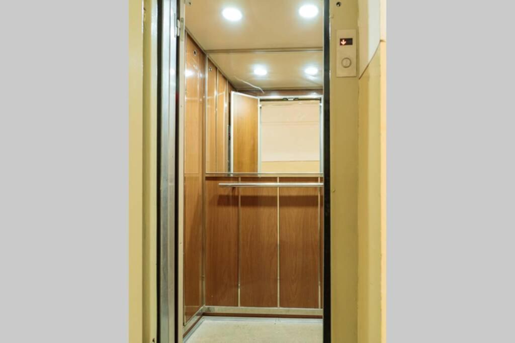Sunny 2Br Flat - Old Town View Apartment Букурещ Екстериор снимка