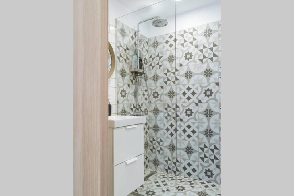Sunny 2Br Flat - Old Town View Apartment Букурещ Екстериор снимка