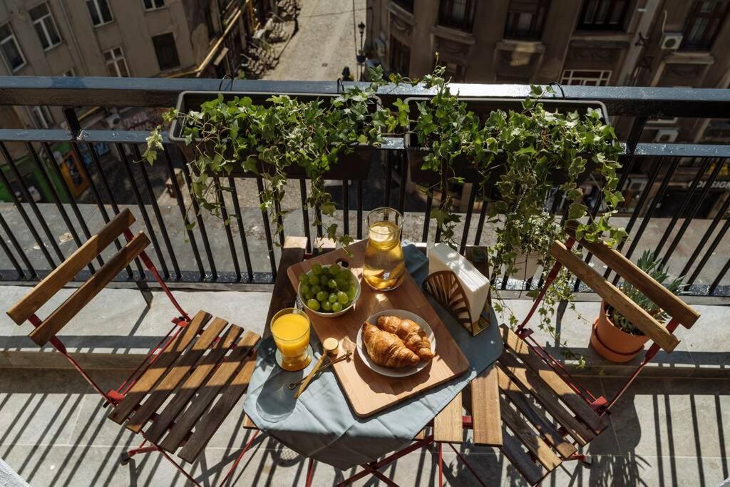Sunny 2Br Flat - Old Town View Apartment Букурещ Екстериор снимка